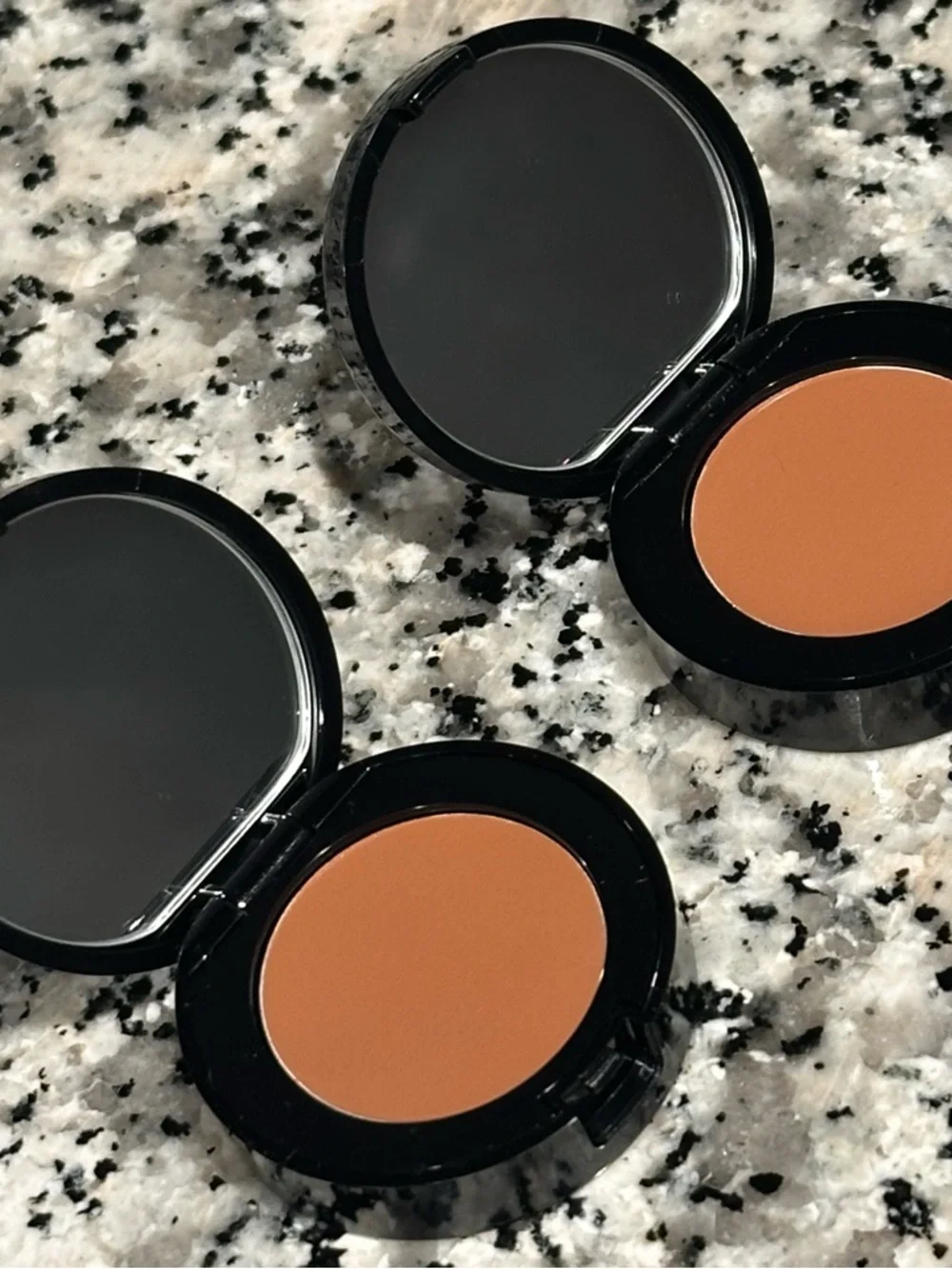 $60! Bobbi Brown Cream Corrector Duo Pot Deep Bisque. UNUSED, FREE SHIPPING!